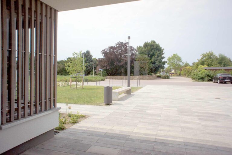 Kirchliches Gemeindezentrum Hasloh, Blick auf Vorplatz Blick auf Vorplatz, Kirchliches Gemeindezentrum Hasloh