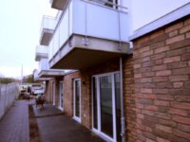 Bauzustand, Terrassen und Balkone des Mehrfamilienhauses mit 10 Wohnungen