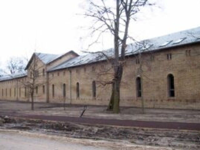 Umnutzung Denkmal: Garde Ulanen Kaserne in Potsdam: Straßenansicht Straßenansicht; Umnutzung Denkmal: Garde Ulanen Kaserne in Potsdam