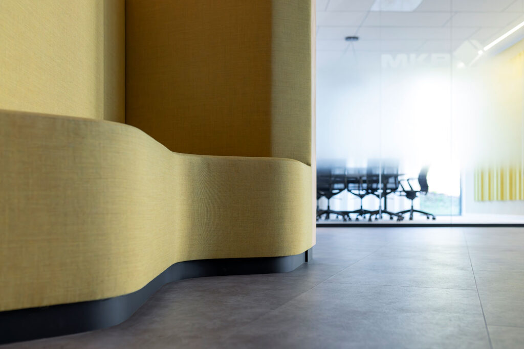 Schalldämmendes Sofaelement in gelb in Home Zone