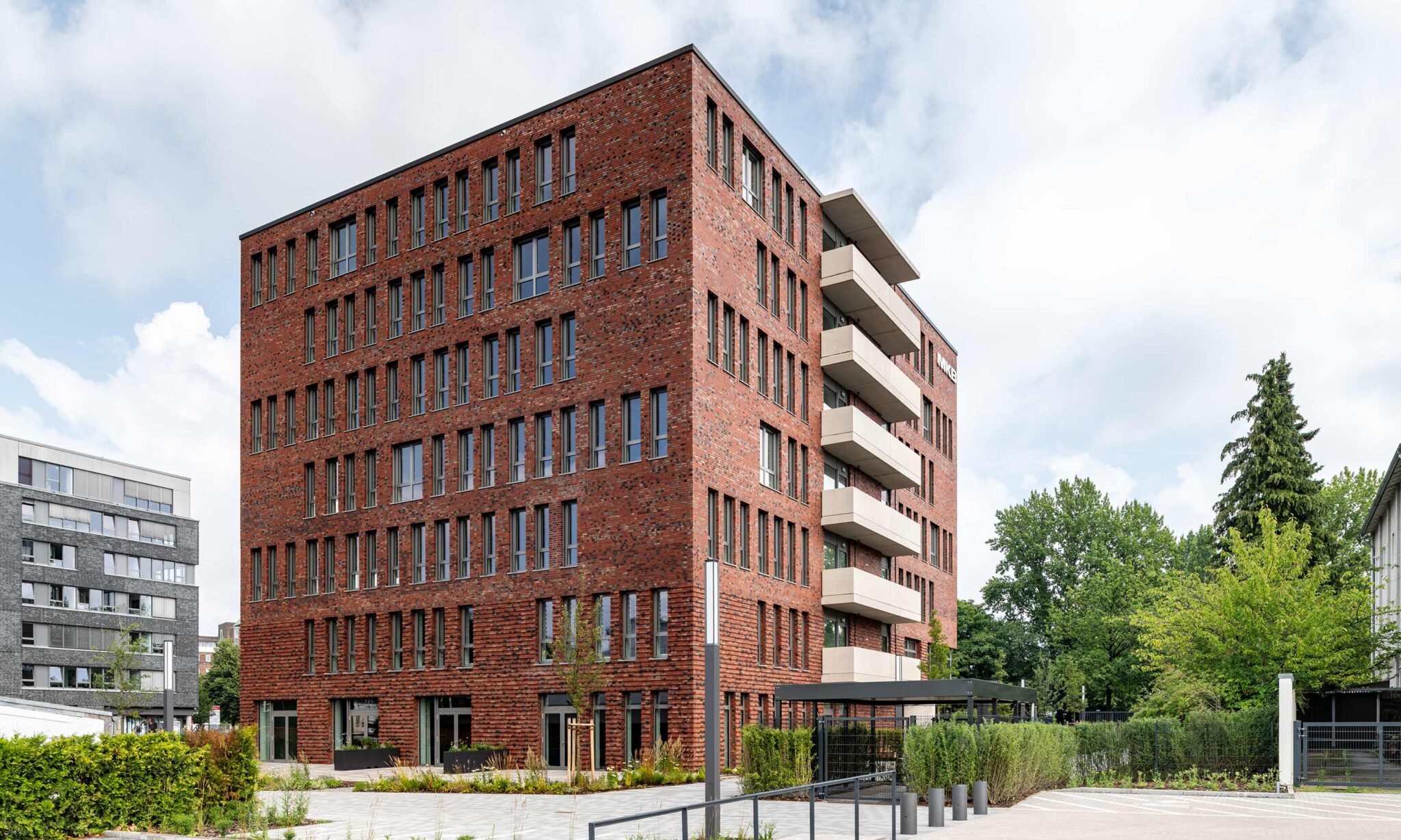 Foto Gebäude von außen, Neubau Gewerbe mit Banknutzung, Foto Karsten Knocke